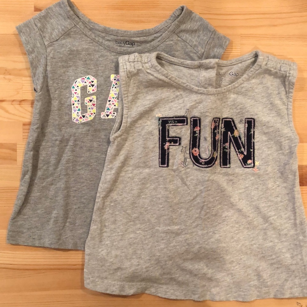 Bundle of 2 Gap Tees